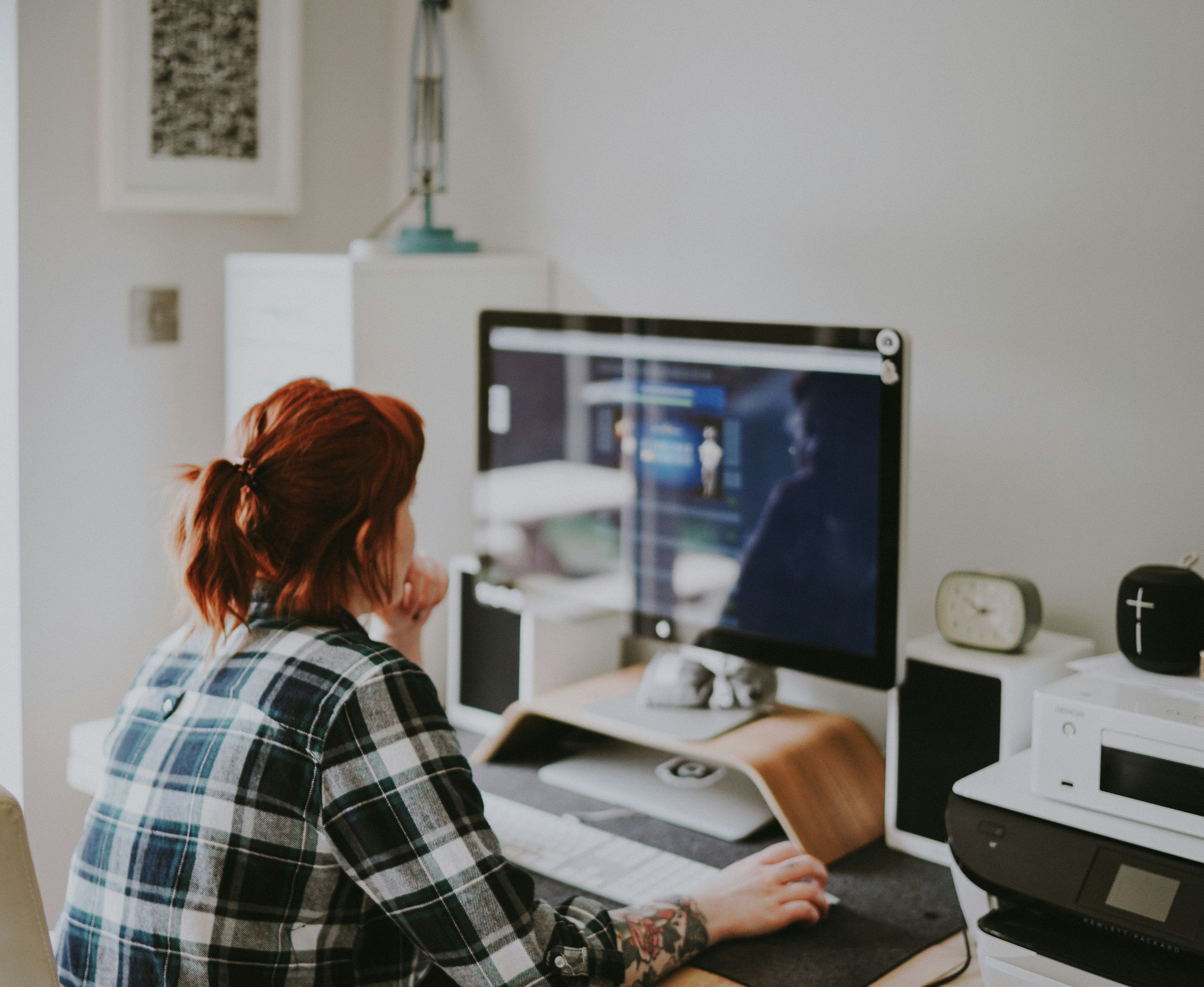 woman sat infront of computer screen